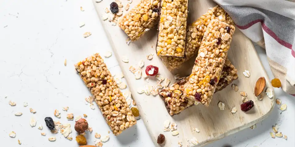 Make protein bars yourself: a quick and easy healthy substitute!