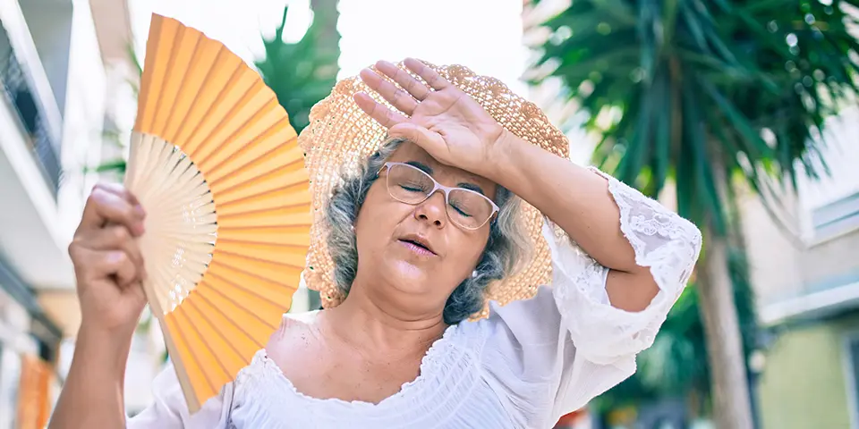 Wie man die Hitze im Sommer übersteht: Tipps und Tricks Wie man die Hitze im Sommer übersteht: Tipps und Tricks